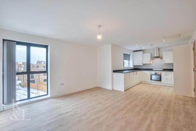 16 Maythorn House (9).jpg