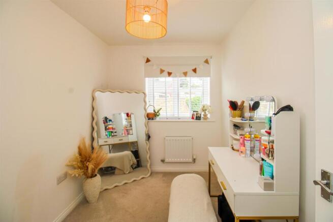 4 bed Detached for sale Image 9