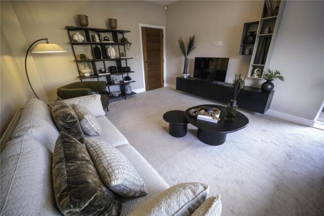 5 bed Link Detached House for sale Image 4