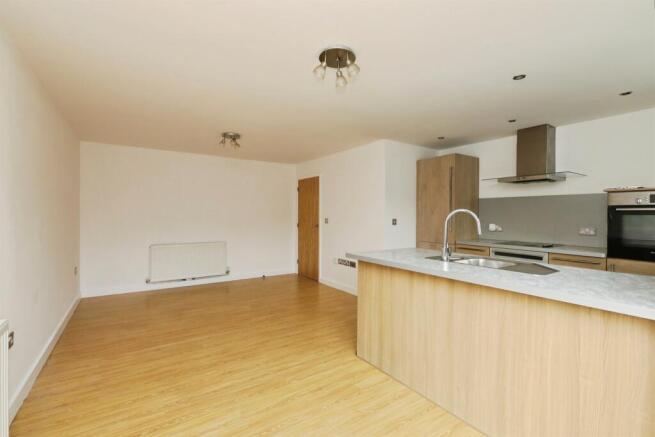 2 bed Ground Flat for sale Image 6