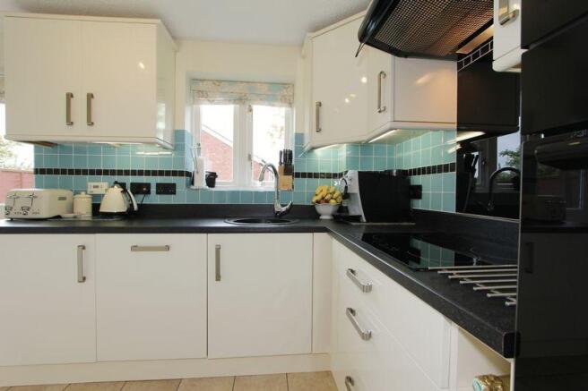 Kitchen - Photo 2
