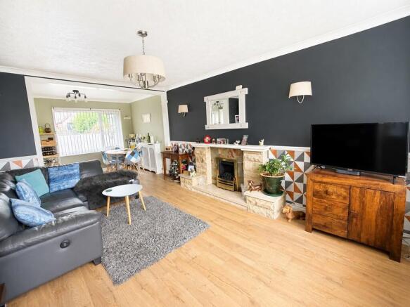 3 bed Semi-Detached for sale Image 2