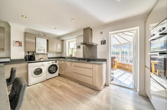 1431598-11-69bbfe...