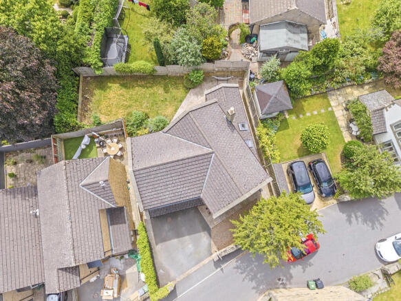 5 bed Detached for sale Image 8