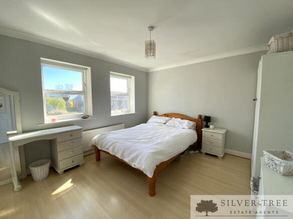 4 bed Detached for sale Image 9