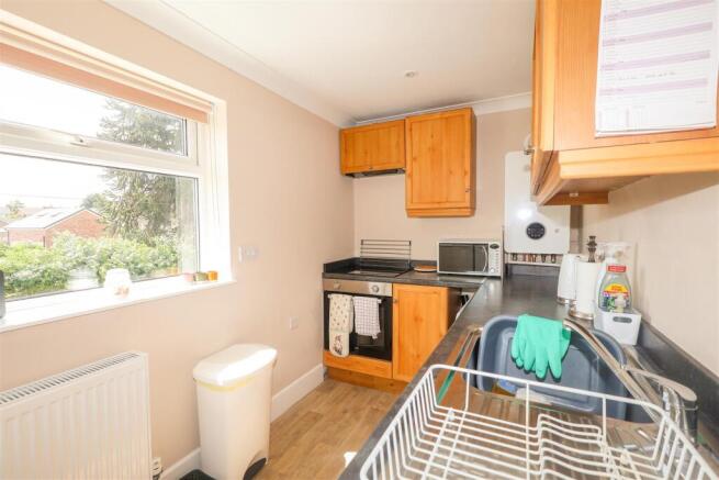 2 bed Apartment to rent Image 8