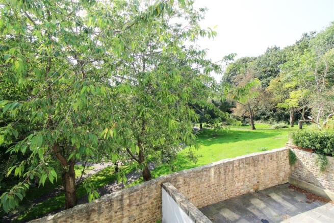 2 bed Apartment for sale Image 5