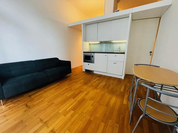 SPACIOUS STUDIO IN AWARD WINNING DEVELOPMENT
