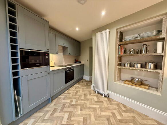4 bed Detached for sale Image 7