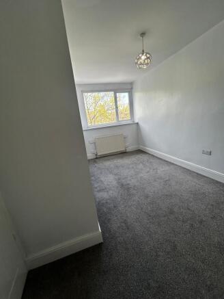 3 bed Terraced to rent Image 9