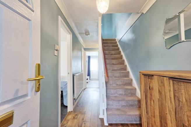 Hitchin Close, Romford, Essex, RM3 photo 2