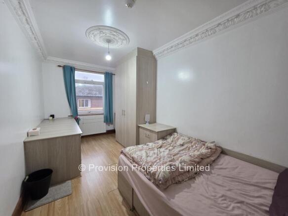 5 bed Flat to rent Image 4