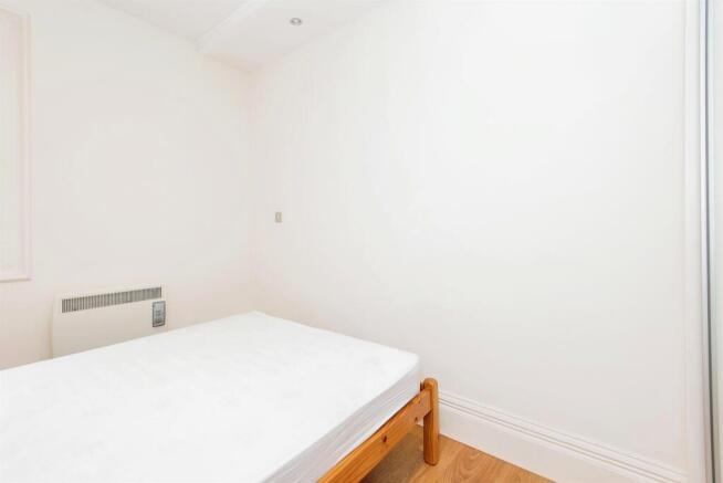 2 bed Apartment to rent Image 10