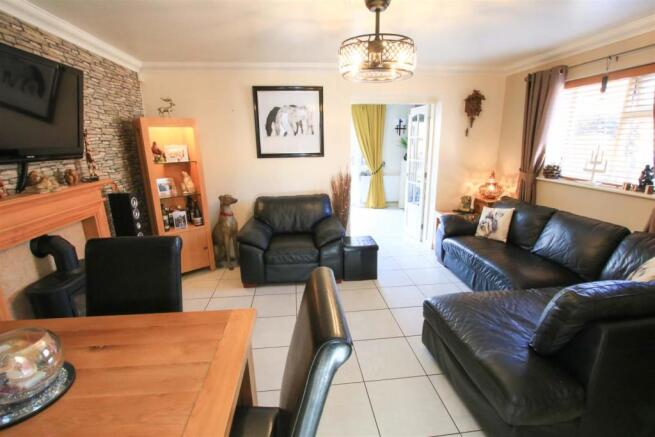 OPEN PLAN LIVING ROOM