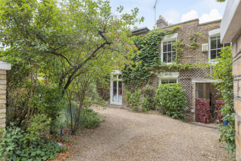 Mount Avenue, London, W5