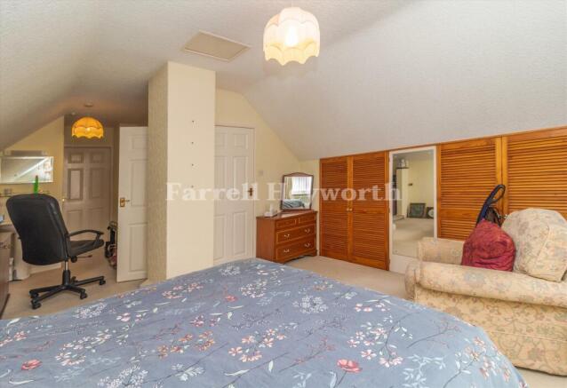 Bedroom 1 image 2