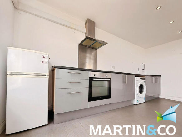 2 bed Apartment to rent Image 4