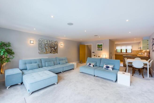 Living Area/Kitch...