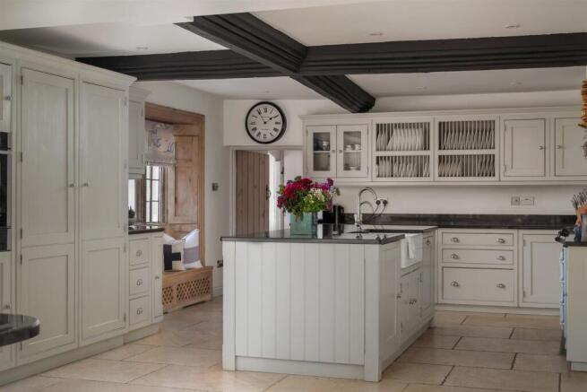 14 - Leigh Hall - SN6 6RD - Web.jpg