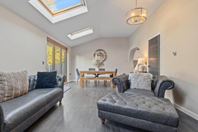 LIVING ROOM / DINING