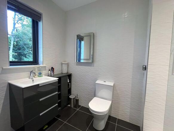 Ensuite Bedroom 1