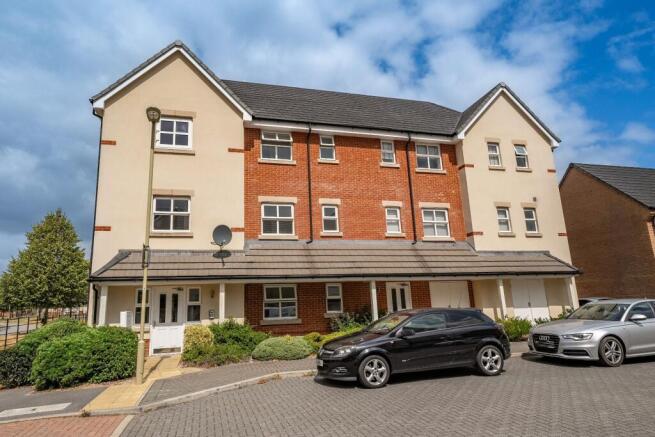 Draper Close, Andover, SP11 photo 2
