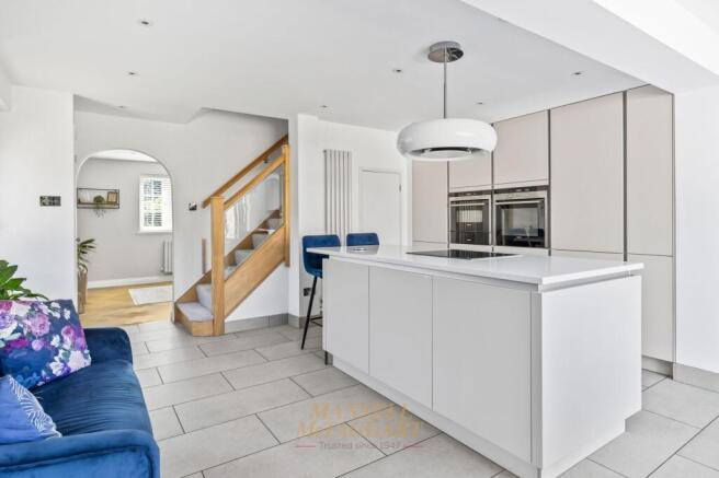 Heathfield, Crawley, RH10 photo 4