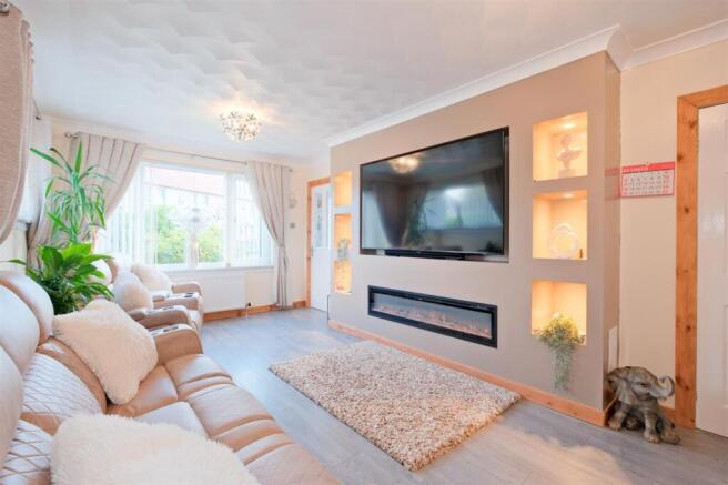 Living Room / Dining