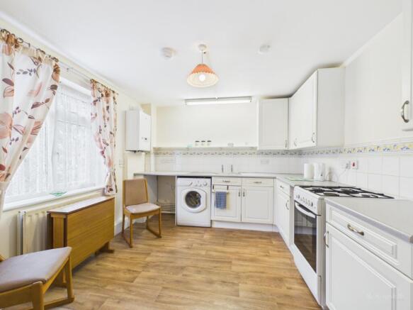 Woollerton Court, Longwick Road, Princes Risborough photo 2