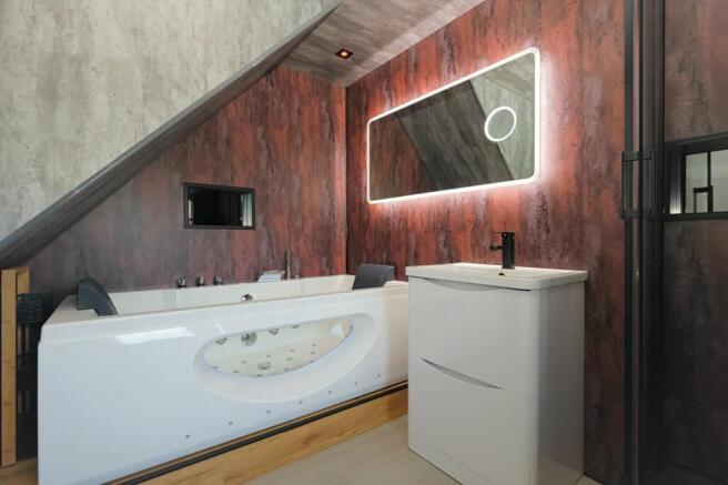 2 bed Detached for sale Image 6