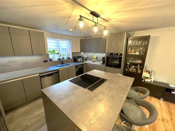 Kitchen 1.jpg