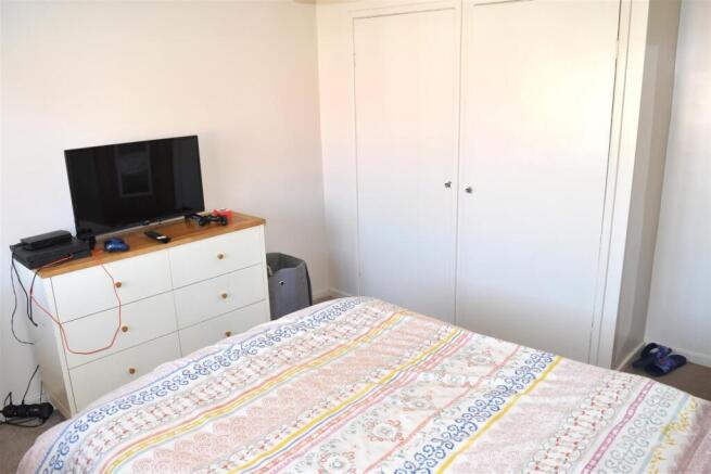 3 bed Terraced for sale Image 9