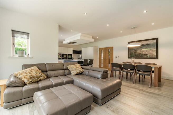 8551050-interior50.jpg