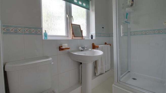 Ensuite to Bed 1