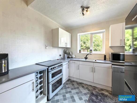 4 bed Semi-Detached for sale Image 4