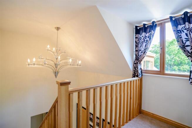 8386342-interior19.jpg
