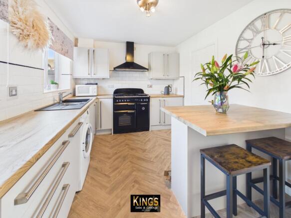 4 bed Detached for sale Image 4