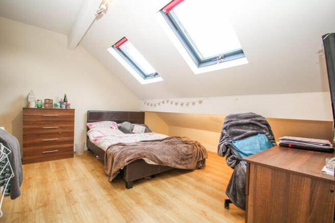 4 bed Terraced to rent Image 5