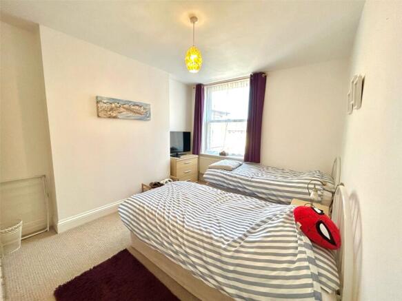 2 bed Apartment to rent Image 6