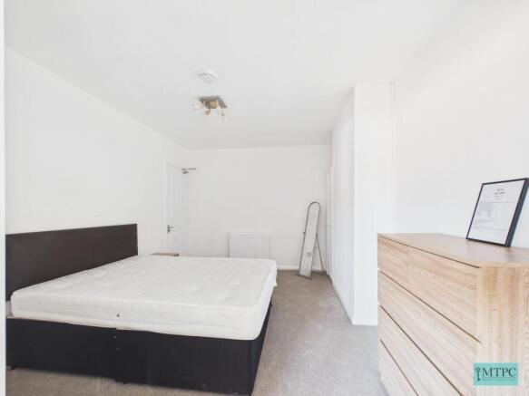 1 bed House Share to rent Image 6