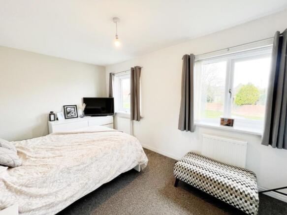 Bedroom 1 pic 1.jpg
