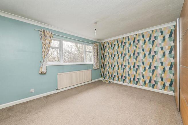 6 bed Detached for sale Image 11