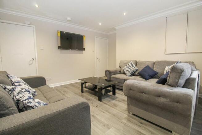 1 bed Terraced to rent Image 5