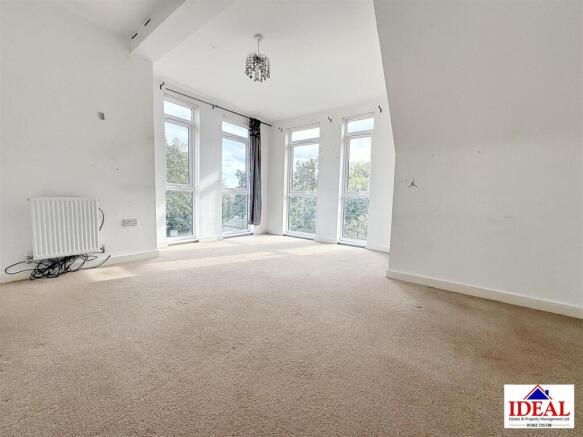 3 bed Semi-Detached for sale Image 6