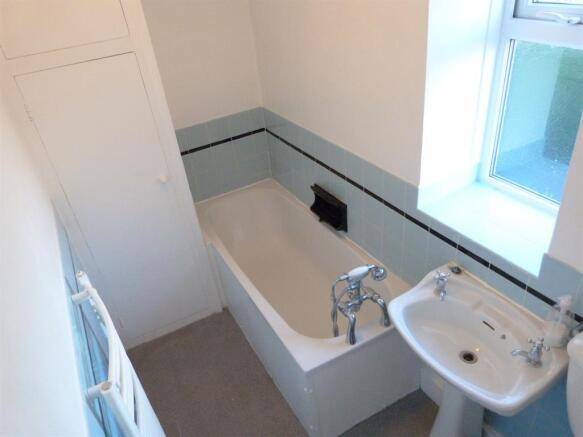 HOUSE BATHROOM 