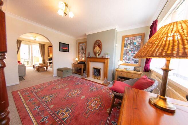 Lounge & dining room