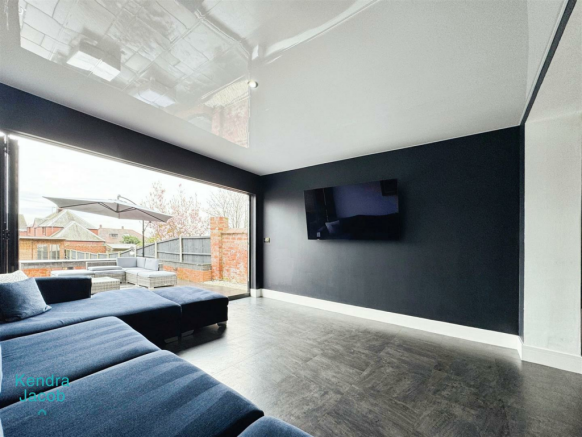 SITTING/FAMILY ROOM