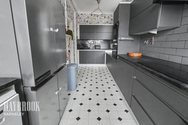 3 bed Semi-Detached for sale Image 4