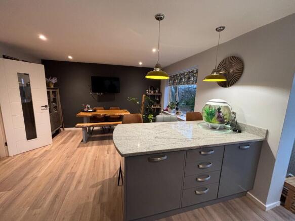 4 bed Detached for sale Image 9