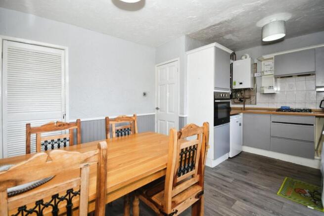 KITCHEN 02.jpg